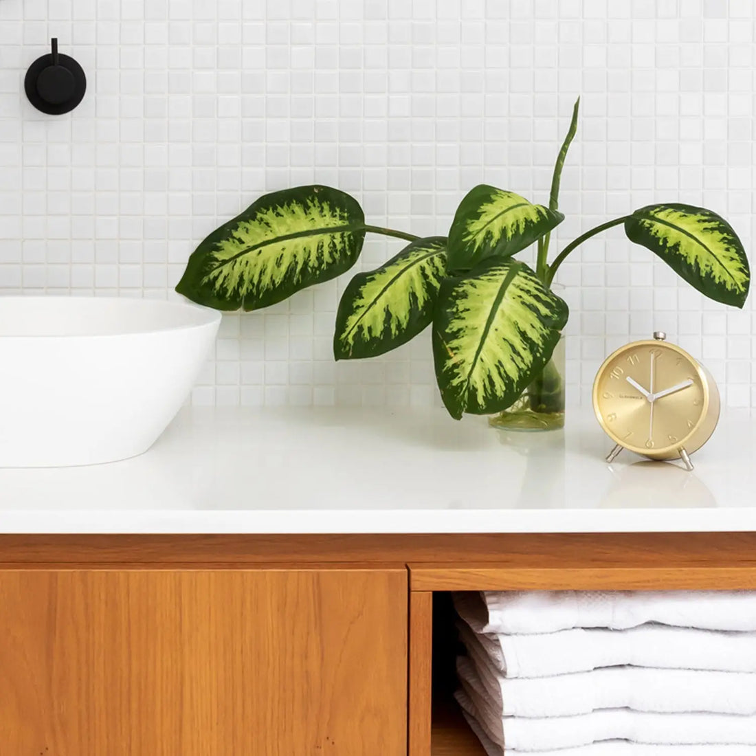 Gold-Alarm-Clocks-Adding-a-Luxe-Touch-to-Your-Morning-Routine Cloudnola