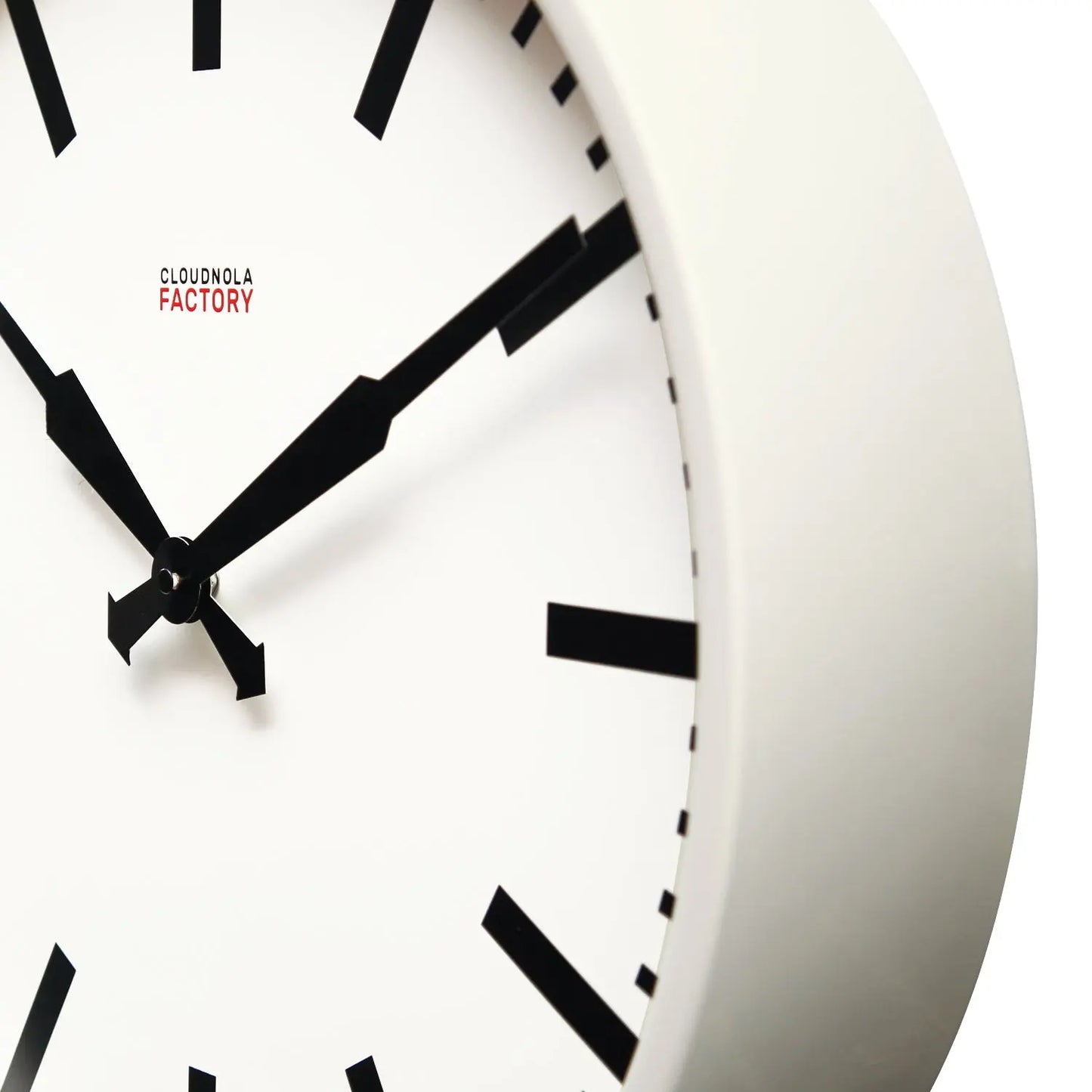 White XL - Clock Cloudnola