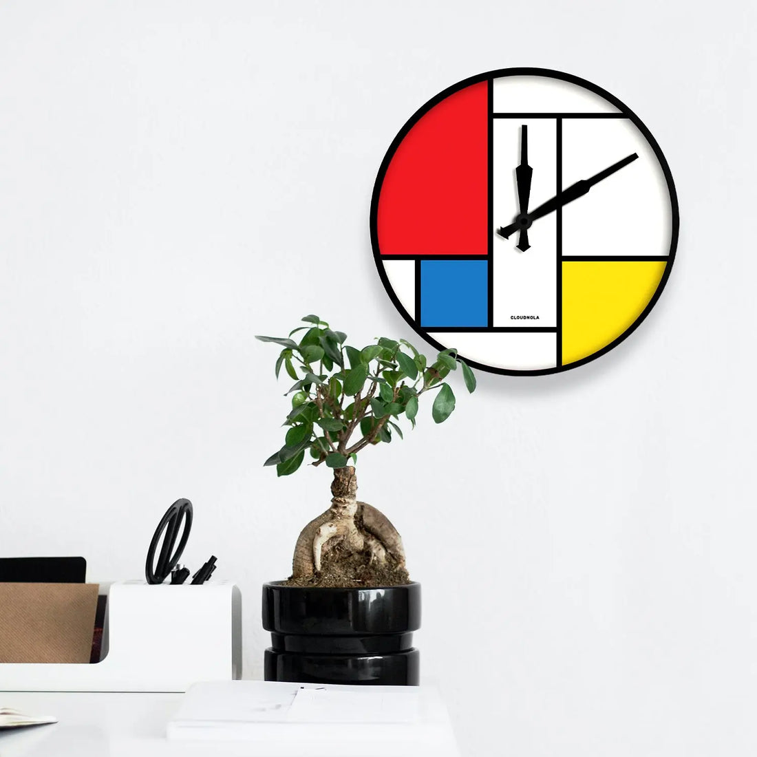 Mondrian-and-the-Clock-The-Intersection-of-Art-and-Timekeeping Cloudnola
