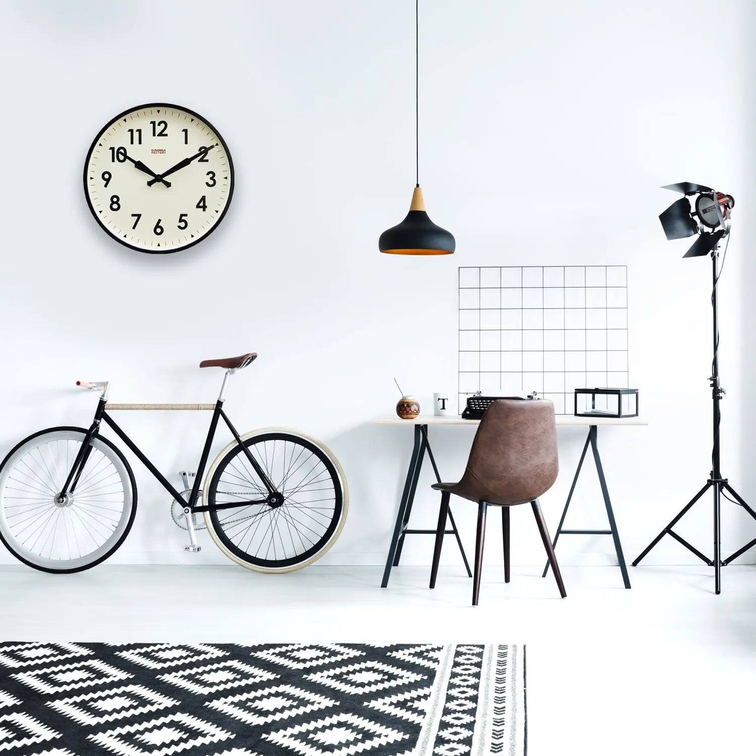 The-Benefits-of-Using-Analog-Clocks-in-a-Digital-World Cloudnola