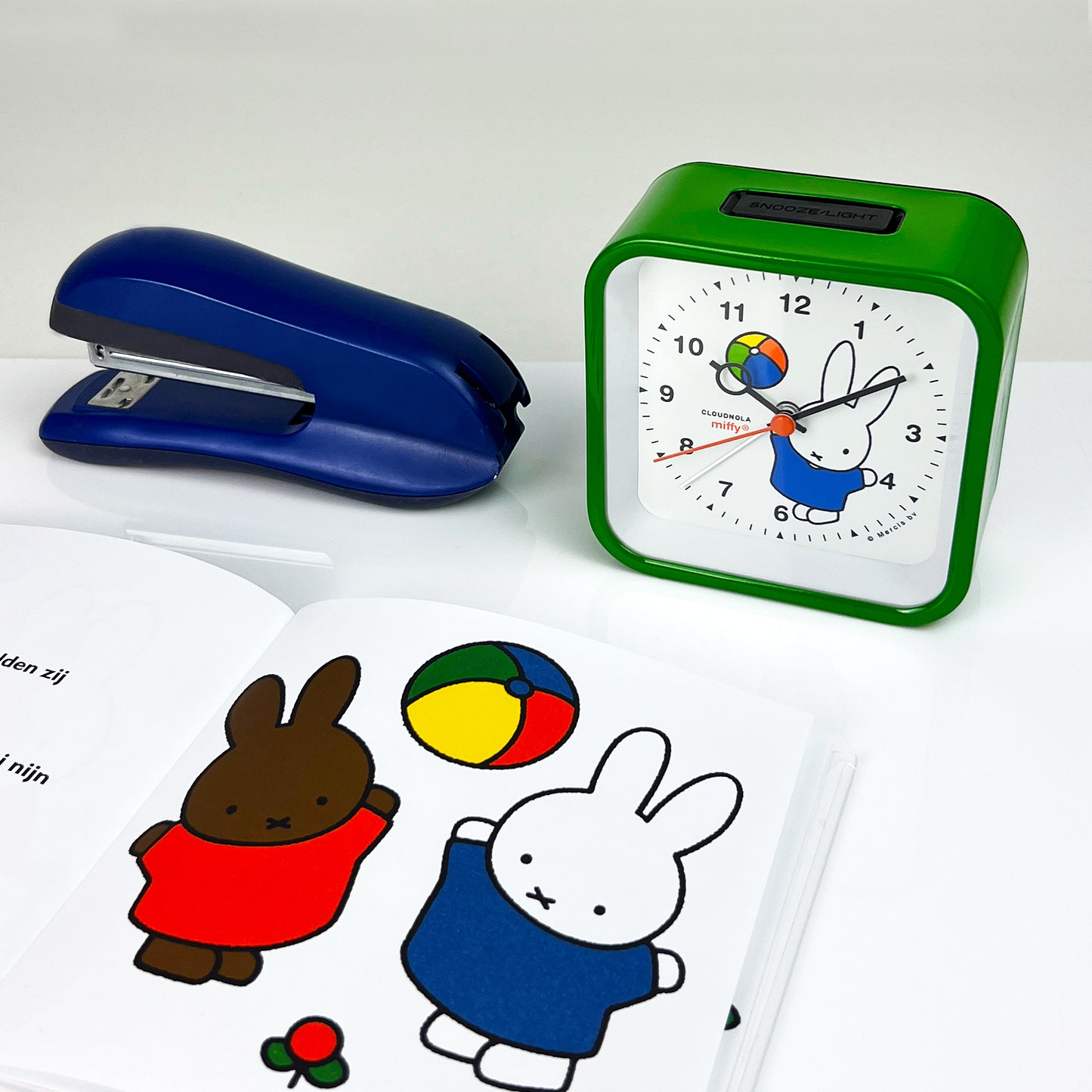 Miffy Green Alarm Clock - Nijntje Analog Timepiece - LED Light - Snooze Function - Dutch Design