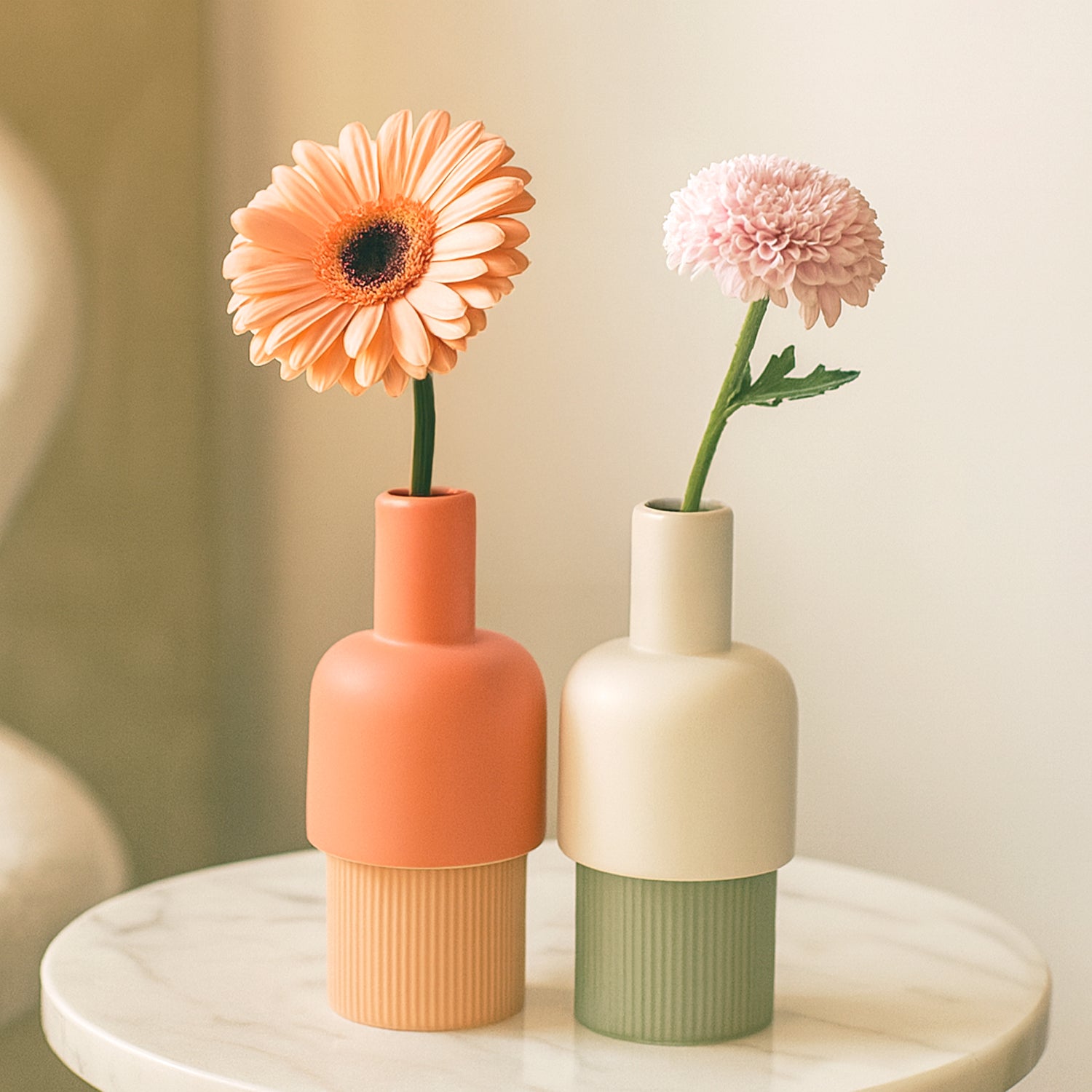 Fusion Flip Reversible Ceramic Vase Set – Small with minimalist Dutch design showcasing functional design and pastel floral decor