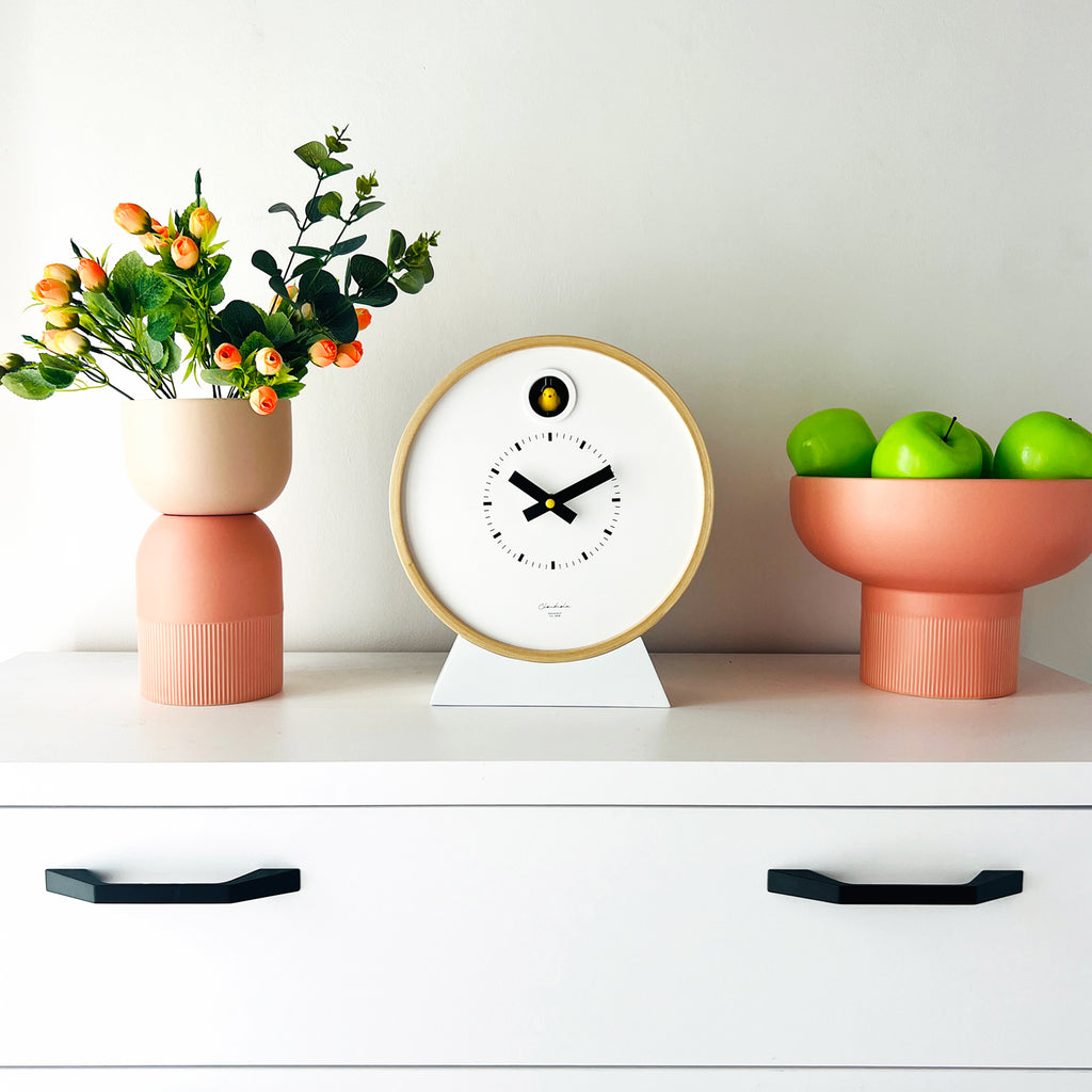 Tip Top XL Ceramic Bowl – Coral XL with green apples on modern white surface, Dutch Design, Functional Design aesthetic