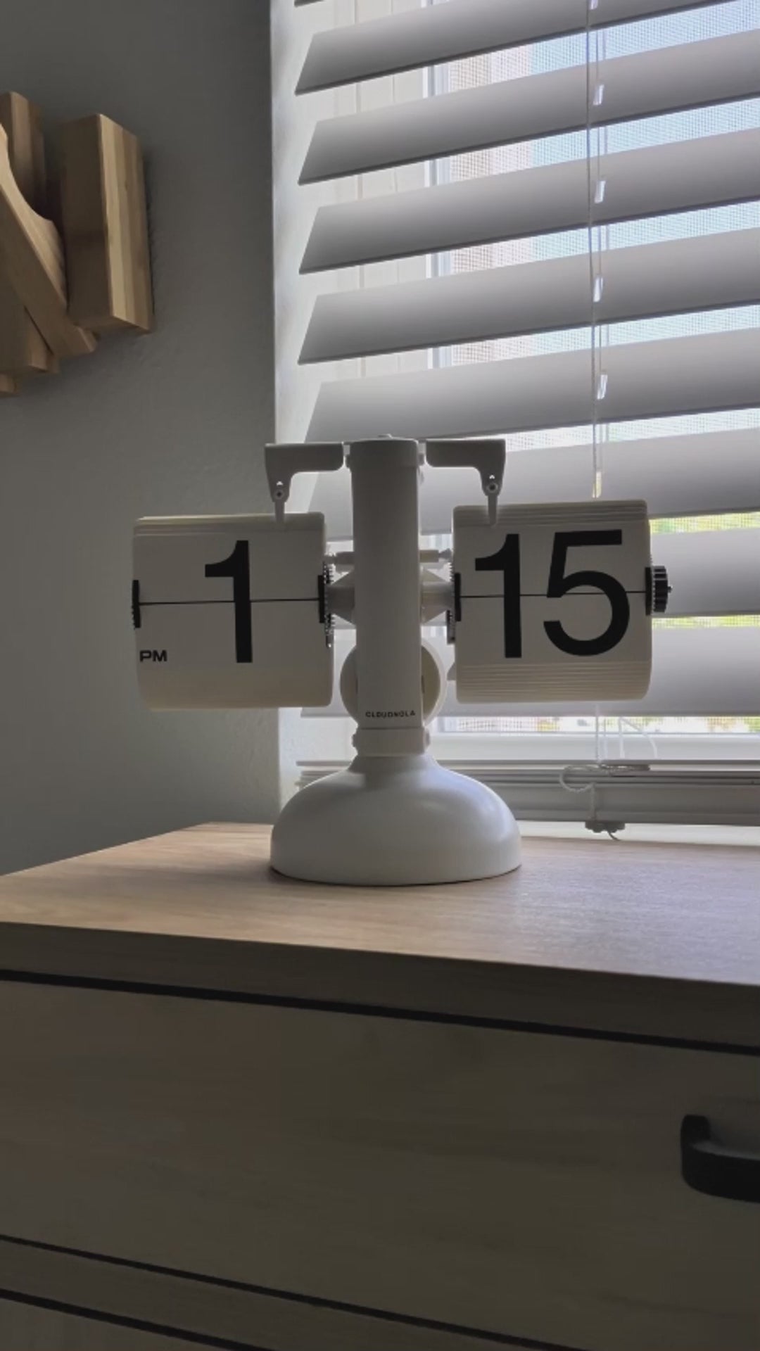 Flip Clock – Modern Split-Flap Clocks for Desk & Wall | Cloudnola