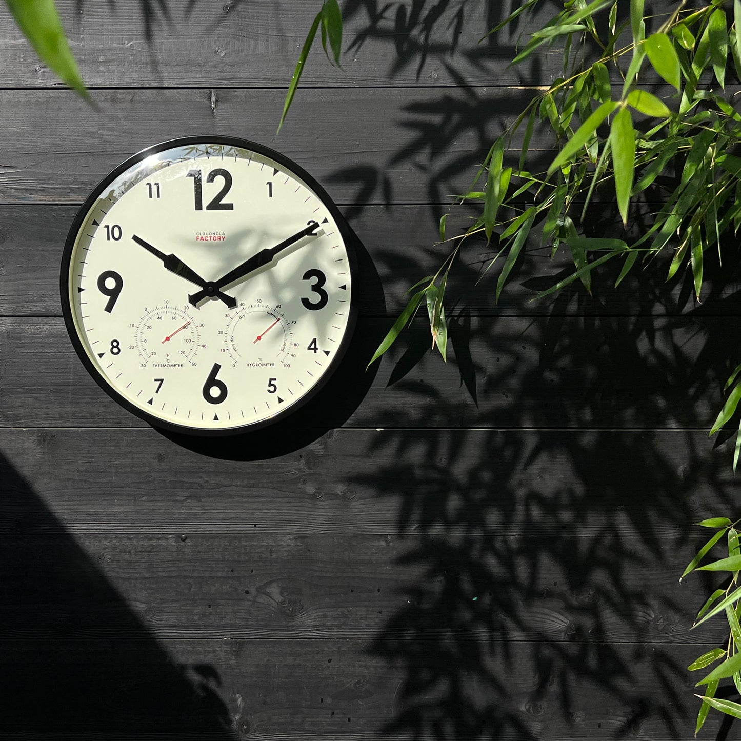 Factory Outdoor XL Reloj de pared negro y estación meteorológica