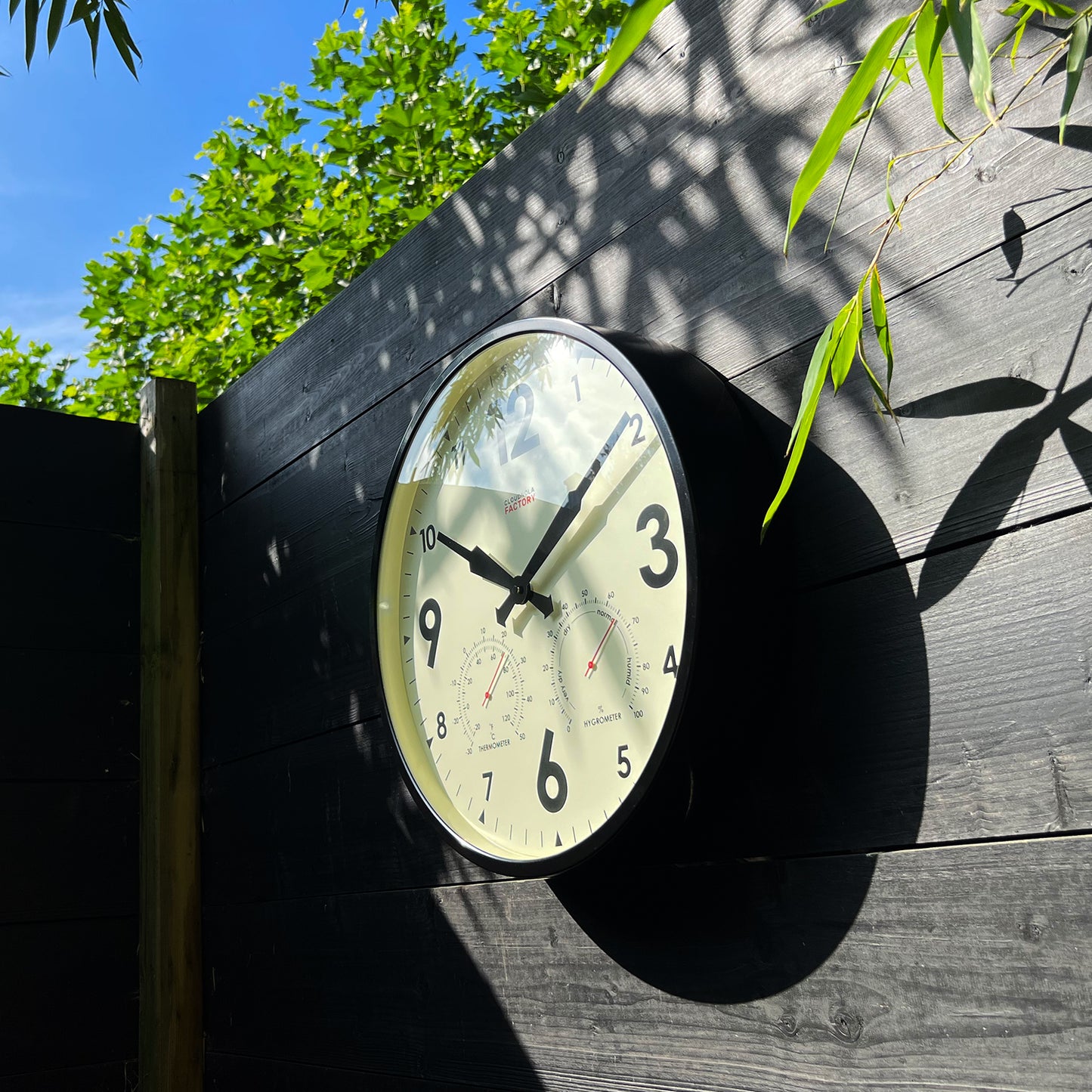 Factory Outdoor XL Reloj de pared negro y estación meteorológica